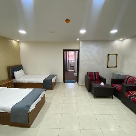 Hotel Zuwwar Aqaba Esterno foto