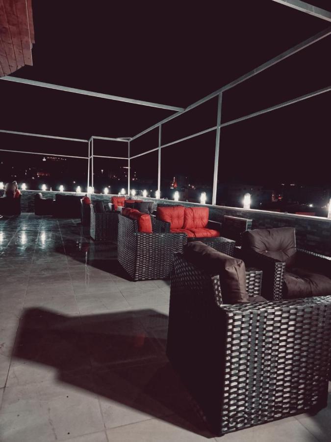 Hotel Zuwwar Aqaba Esterno foto
