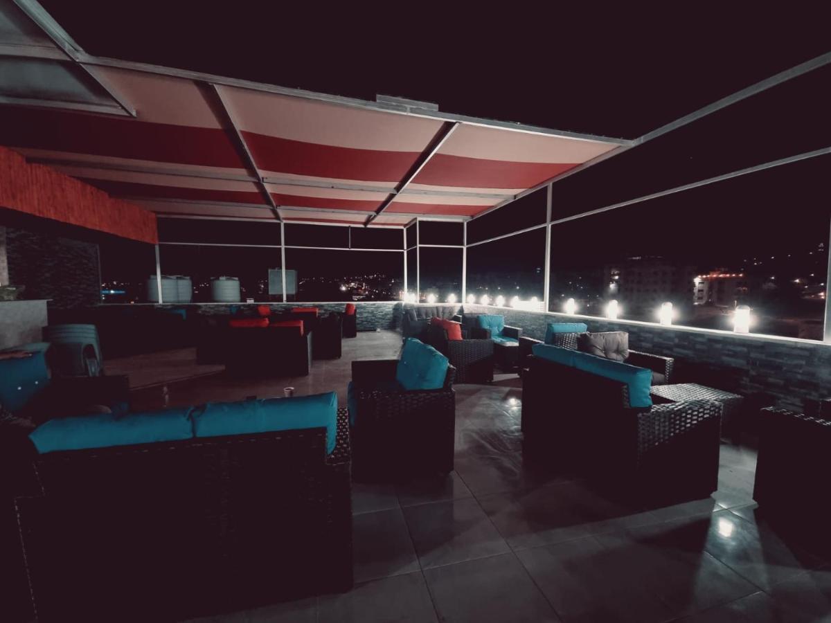 Hotel Zuwwar Aqaba Esterno foto