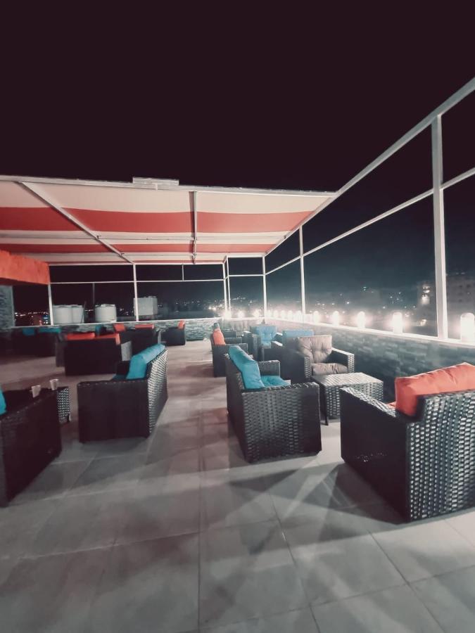 Hotel Zuwwar Aqaba Esterno foto