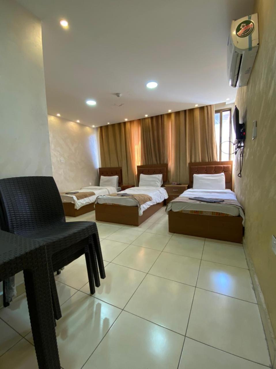 Hotel Zuwwar Aqaba Esterno foto