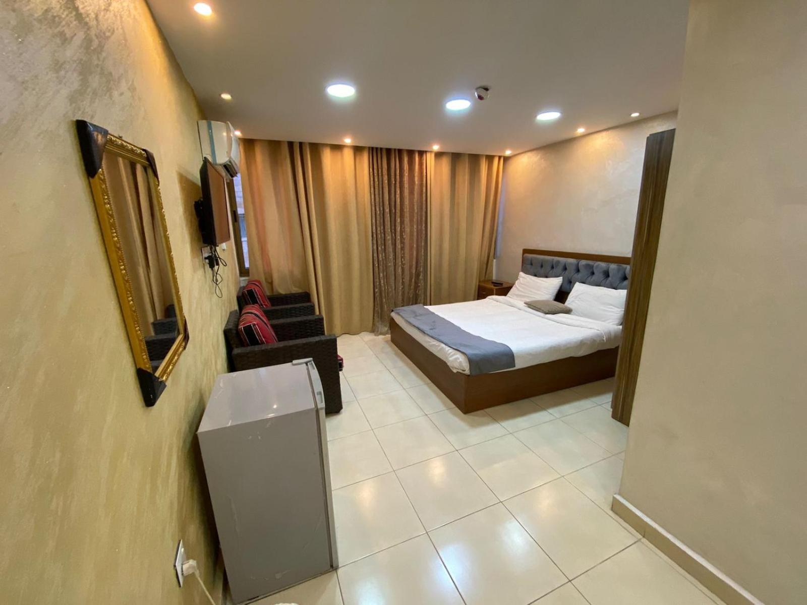 Hotel Zuwwar Aqaba Esterno foto