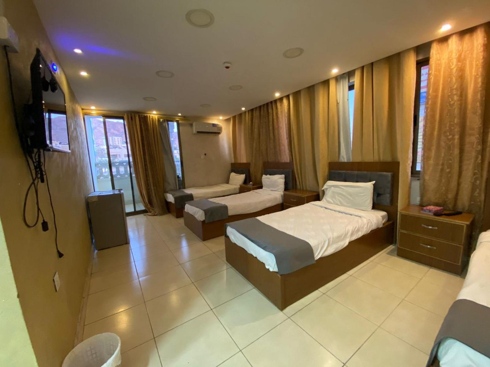 Hotel Zuwwar Aqaba Esterno foto