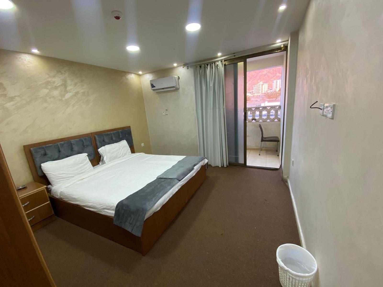 Hotel Zuwwar Aqaba Esterno foto