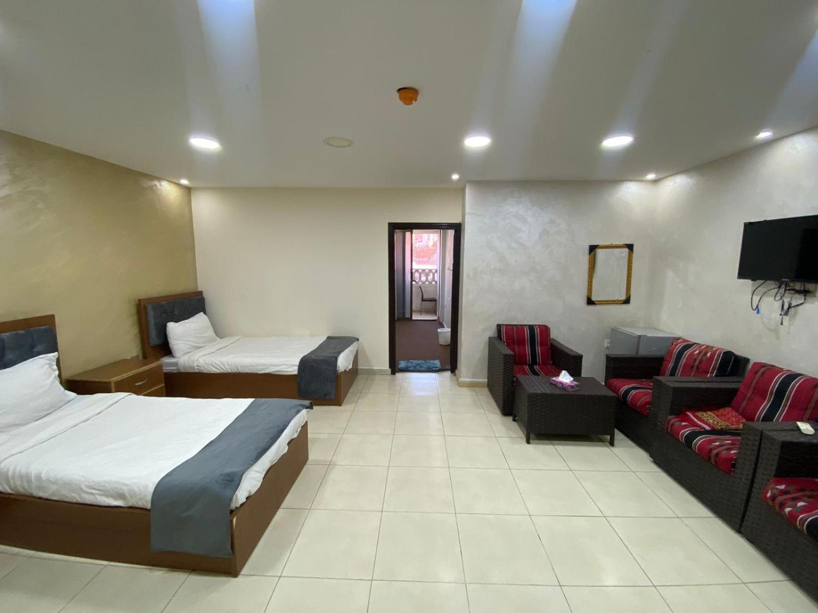 Hotel Zuwwar Aqaba Esterno foto