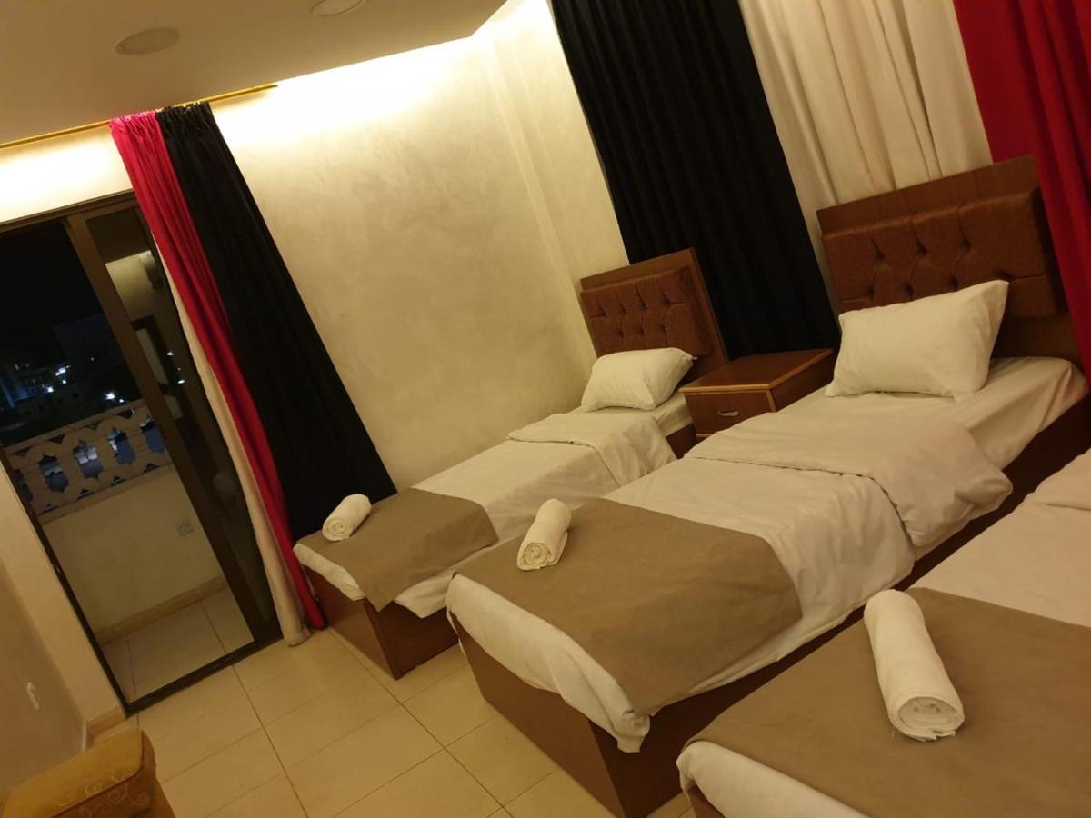 Hotel Zuwwar Aqaba Esterno foto