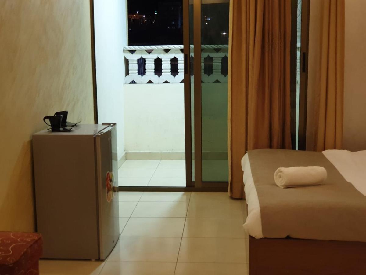 Hotel Zuwwar Aqaba Esterno foto