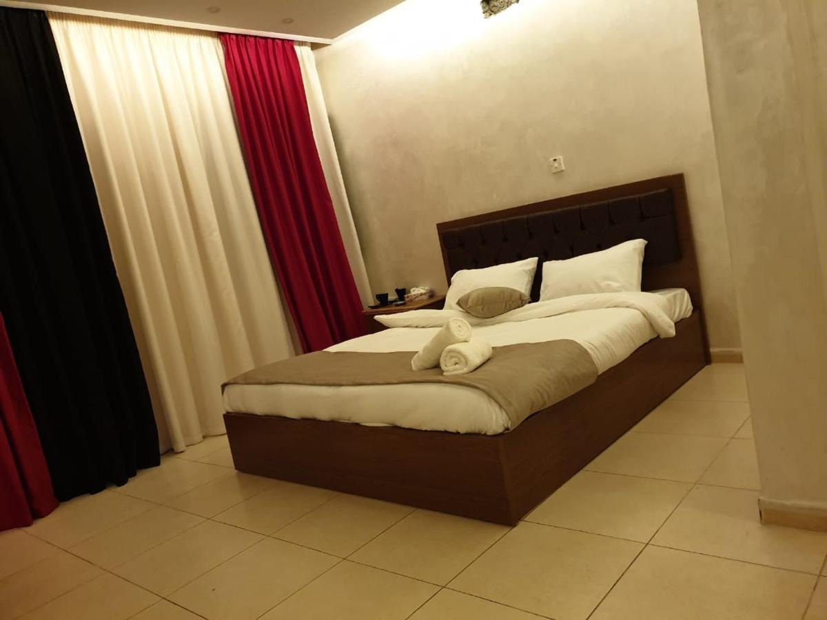 Hotel Zuwwar Aqaba Esterno foto