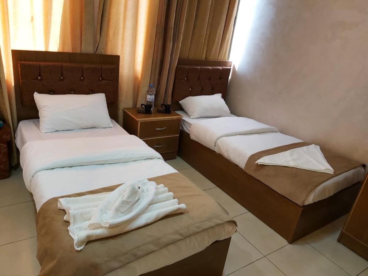 Hotel Zuwwar Aqaba Esterno foto