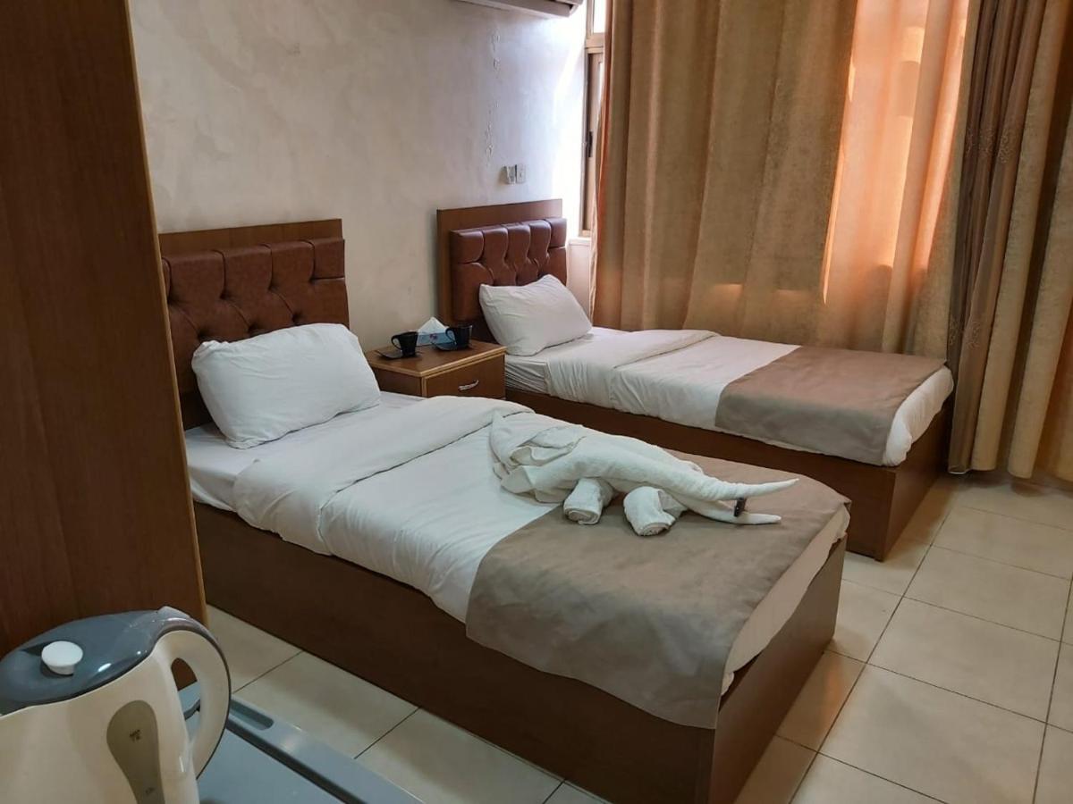 Hotel Zuwwar Aqaba Esterno foto