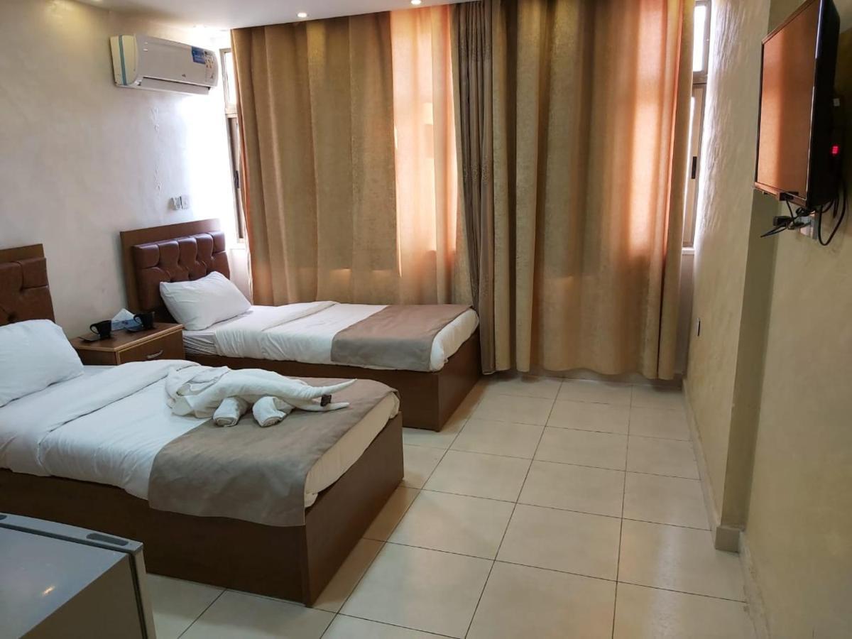 Hotel Zuwwar Aqaba Esterno foto