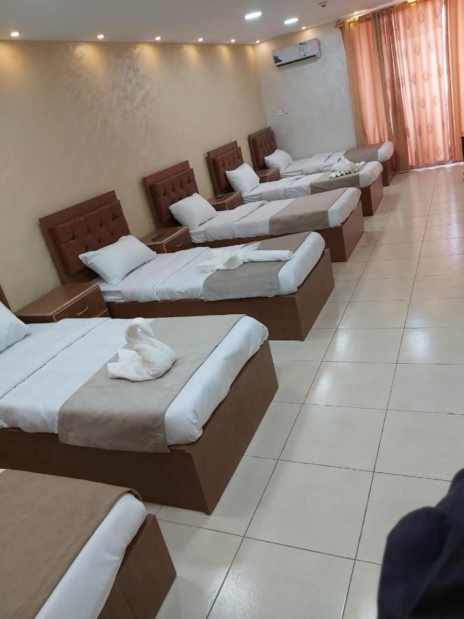 Hotel Zuwwar Aqaba Esterno foto