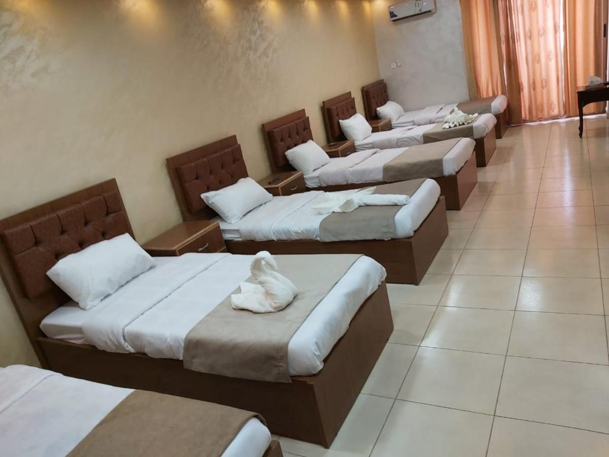Hotel Zuwwar Aqaba Esterno foto