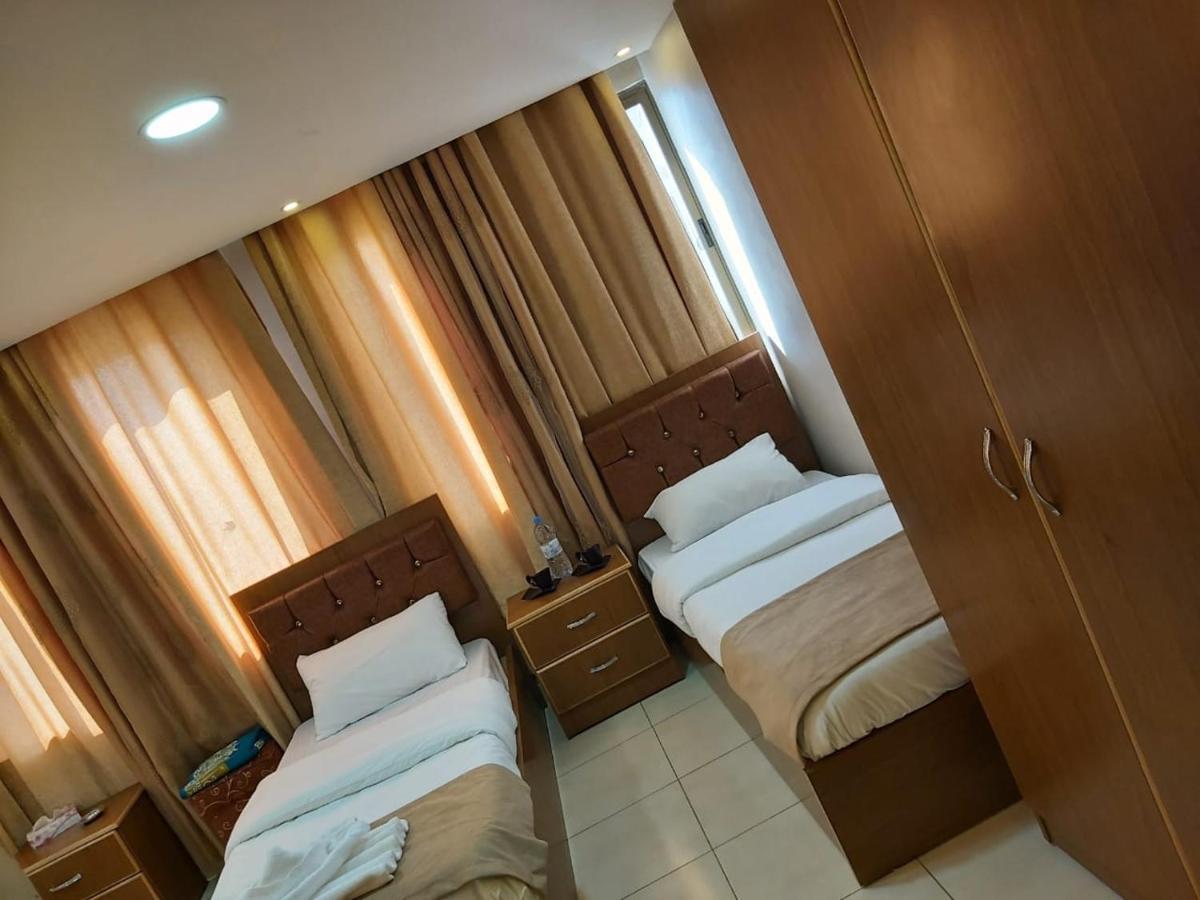 Hotel Zuwwar Aqaba Esterno foto